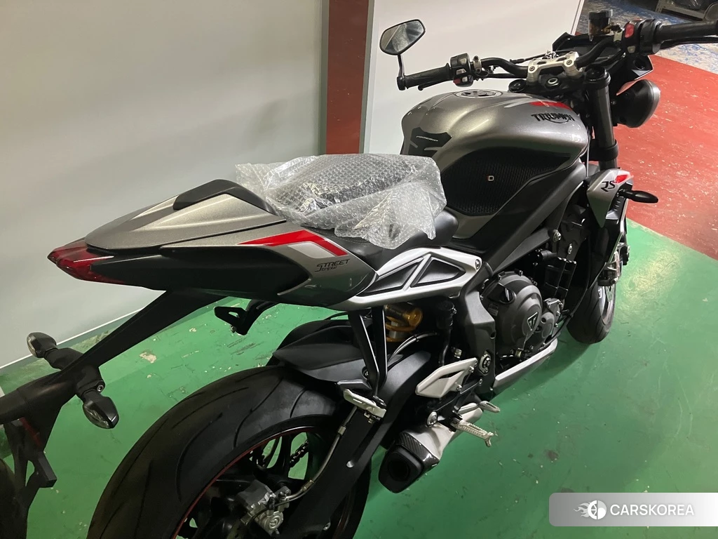 Проданный Triumph STREET TRIPLE 765 RS 2021 из Японии