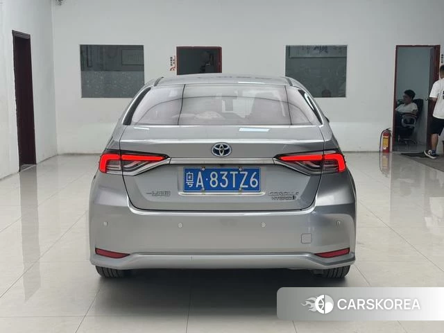 Toyota Corolla 2024 Серебристо-серый из Китая, фото 2
