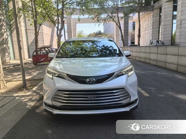 Toyota Saina 2024 Белый из Китая, фото 2