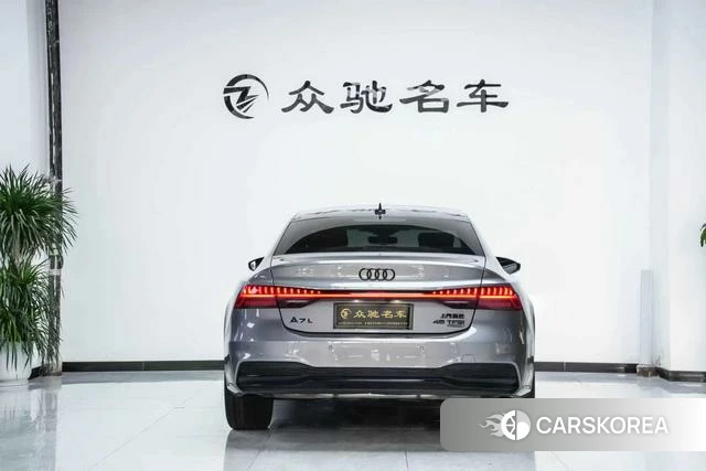 Audi A7L 2023 Серебристо-серый из Китая, фото 4