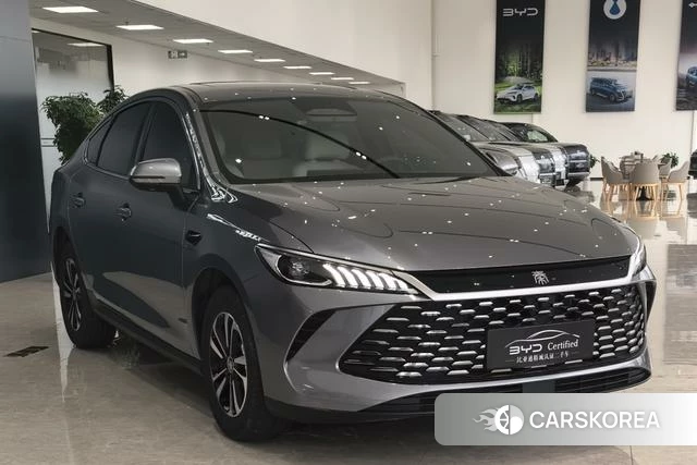 BYD Qin PLUS DM 2025 Темно-серый из Китая, фото 2