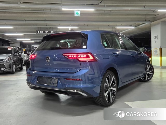 Volkswagen Golf 8th Generation 2026 Синий из Кореи, фото 2