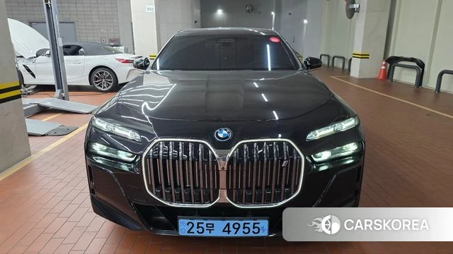 BMW i7 (G70) 2023 Черный из Кореи, фото 2