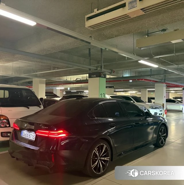 BMW 5 Series (G60) 2025 Черный из Кореи, фото 2