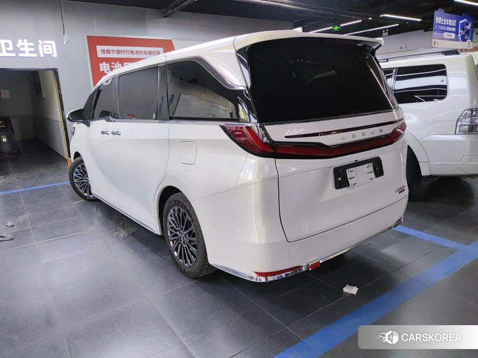 Lexus LM 2026 Белый из Китая, фото 2