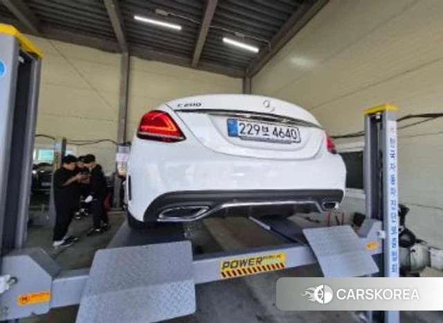 Mercedes-Benz C-Class W205 2021 Белый из Кореи, фото 2