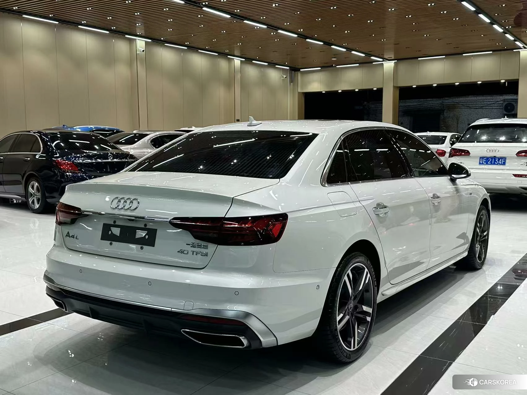 Audi A4L 2020 Белый из Китая, фото 3