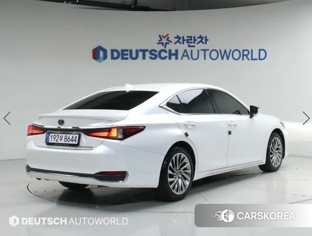 Lexus ES300h 7th generation 2025 Белый из Кореи, фото 2
