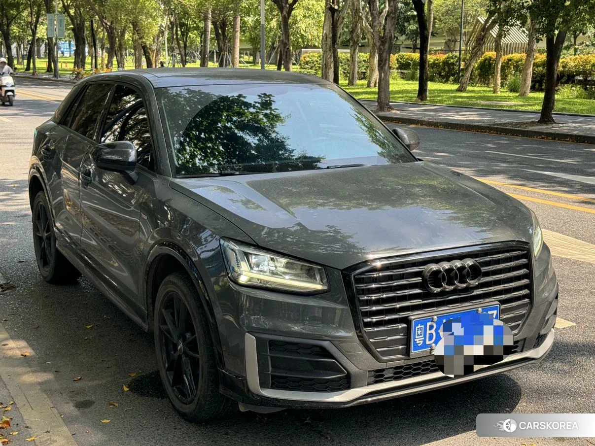 Audi Q2L 2020 Темно-серый из Китая, фото 5