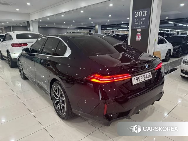 BMW 5 Series (G60) id 3909415 из Кореи 9