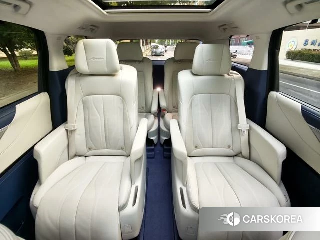 Buick GL8 PHEV id 3939491 из Китая 11