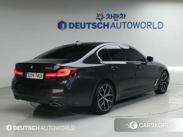 BMW 5 Series (G30) 2021 Серебристо-серый из Кореи, фото 2