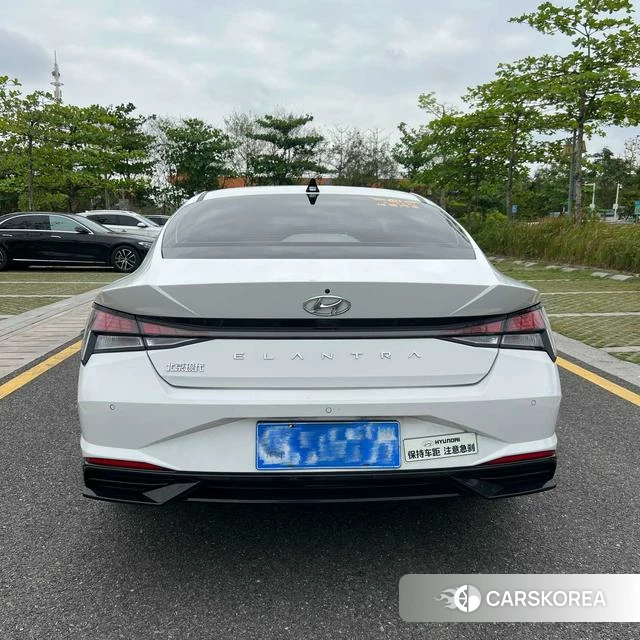 Hyundai Elantra 2023 Белый из Китая, фото 2