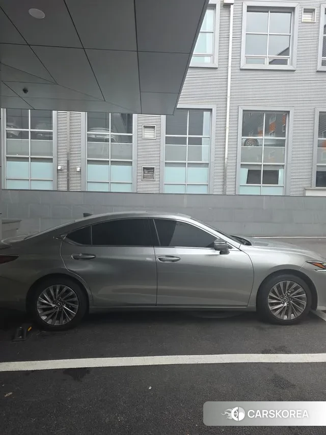 Lexus ES300h 7th generation 2024 Песочный из Кореи, фото 2