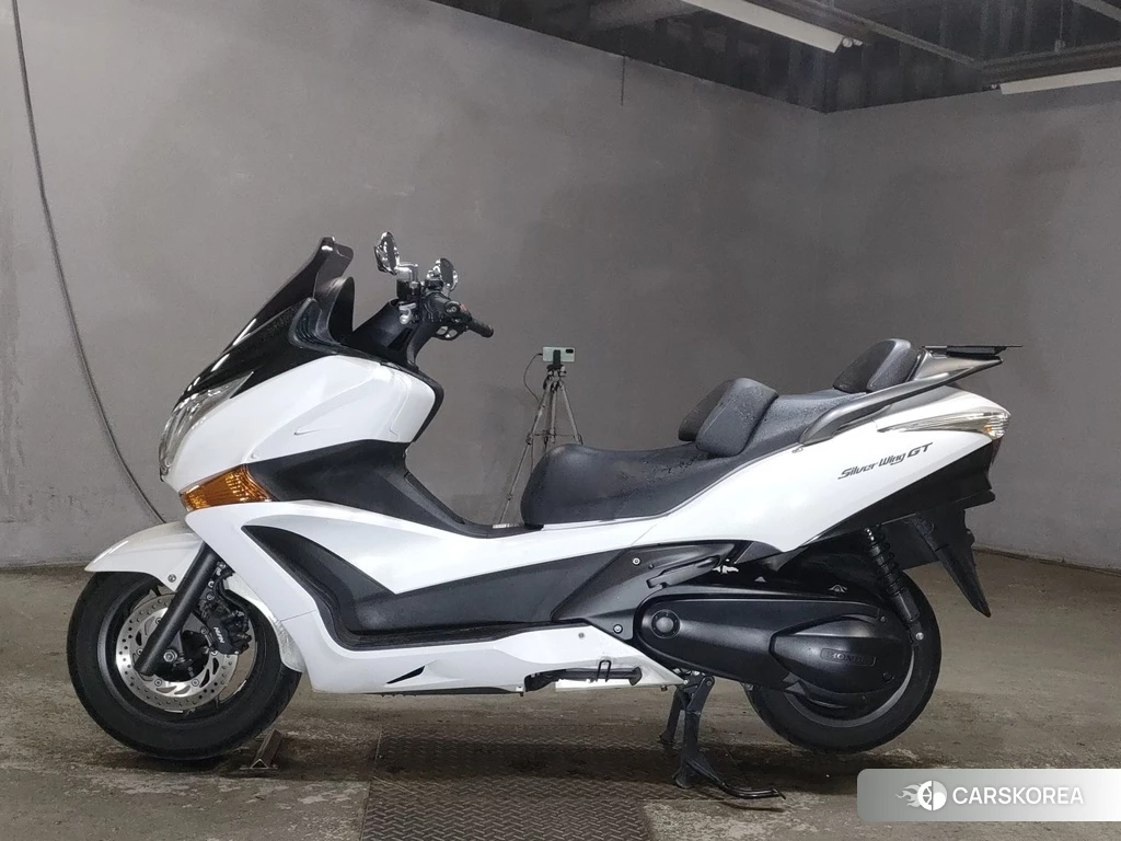 Проданный Honda SILVER WING 400 GT 2010 из Японии, фото 2