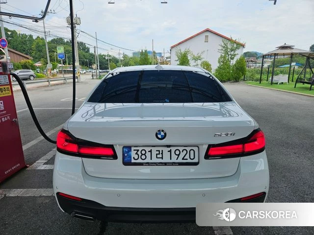 BMW 5 Series (G30) 2022 Белый из Кореи, фото 2