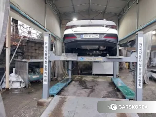 Hyundai The New Avante (CN7) 2023 Белый из Кореи, фото 2