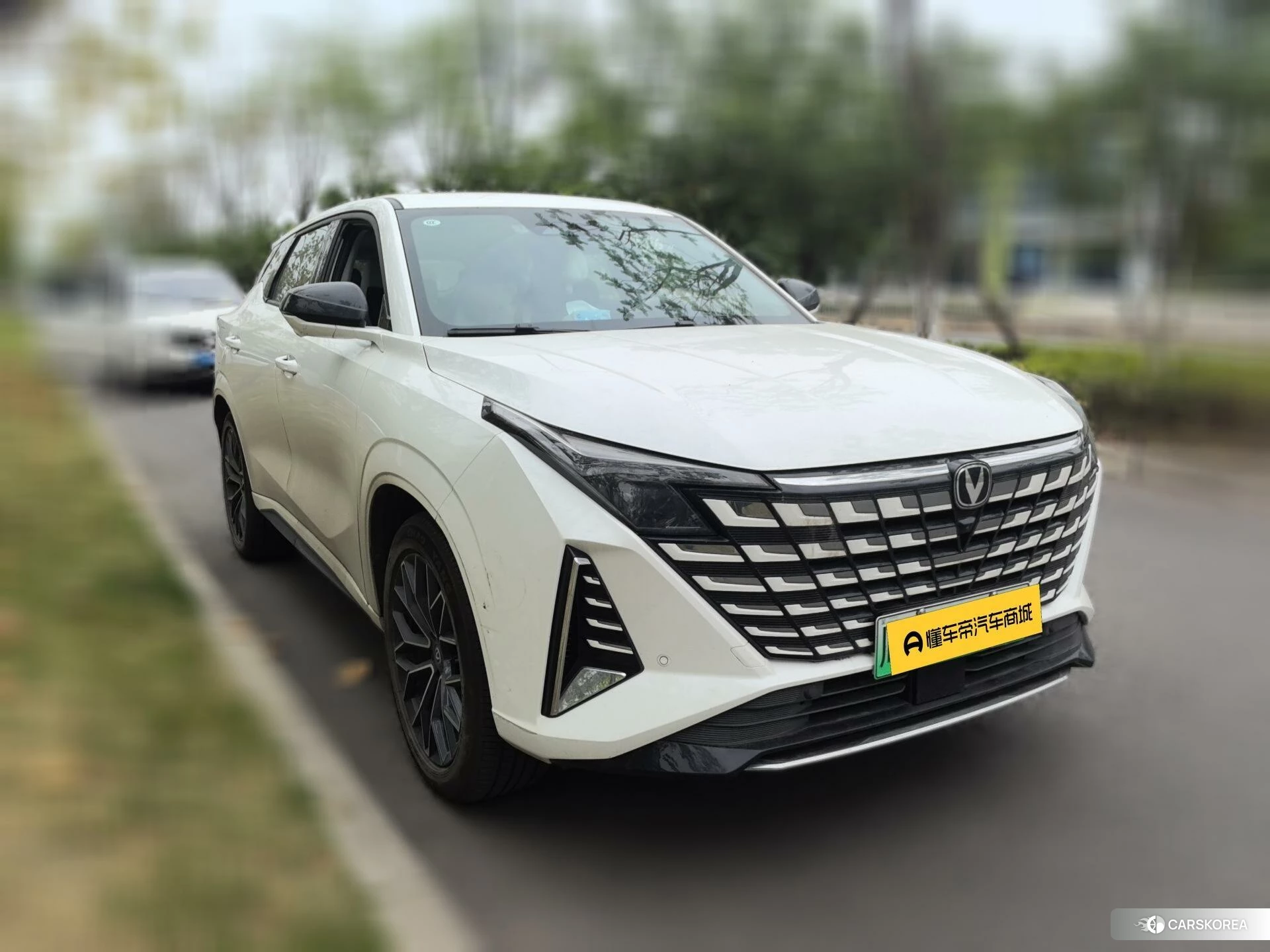 Chang'an UNI-Z PHEV 2024 Белый из Китая, фото 2