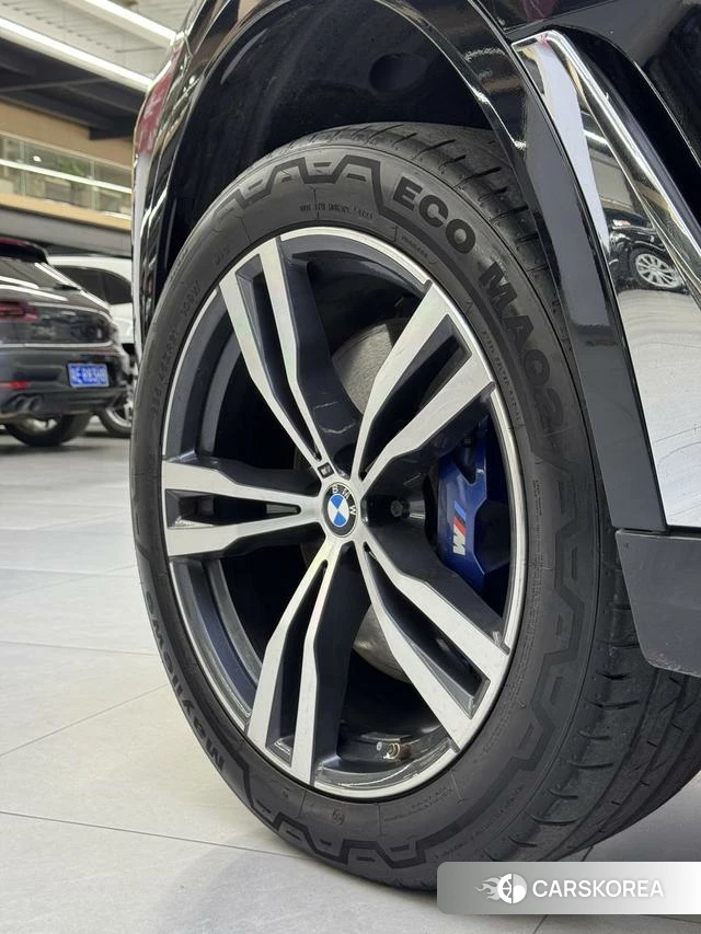 BMW X7 2023 Черный из Китая, фото 6