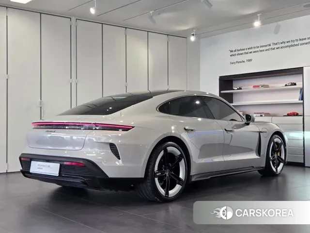 Porsche Taycan 2024 Серебряный из Кореи, фото 4
