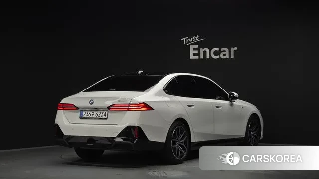 BMW 5 Series (G60) id 3679342 из Кореи 12