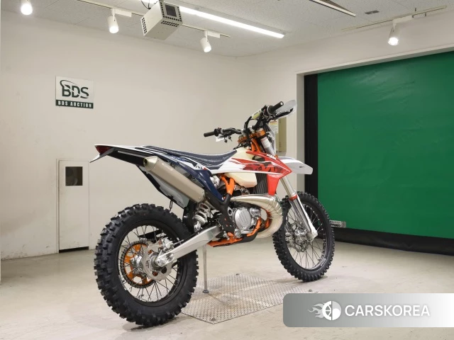 Проданный KTM 250 EXC-F SIX DAYS 2023 из Японии, фото 2