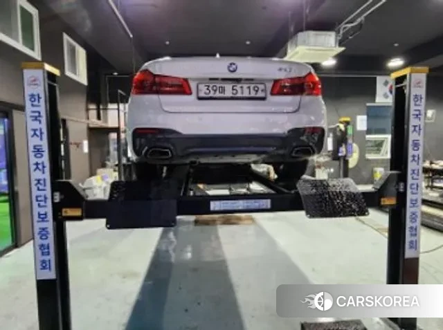 BMW 5 Series (G30) 2018 Белый из Кореи, фото 2