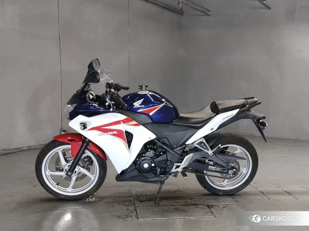 Проданный Honda CBR250R 2011 из Японии