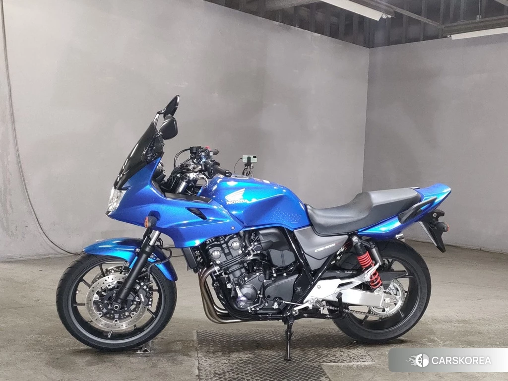 Проданный Honda CB400SF BOLDOR 2018 из Японии, фото 2