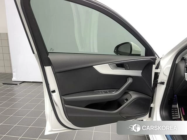 Audi A4L id 4394042 из Китая 12