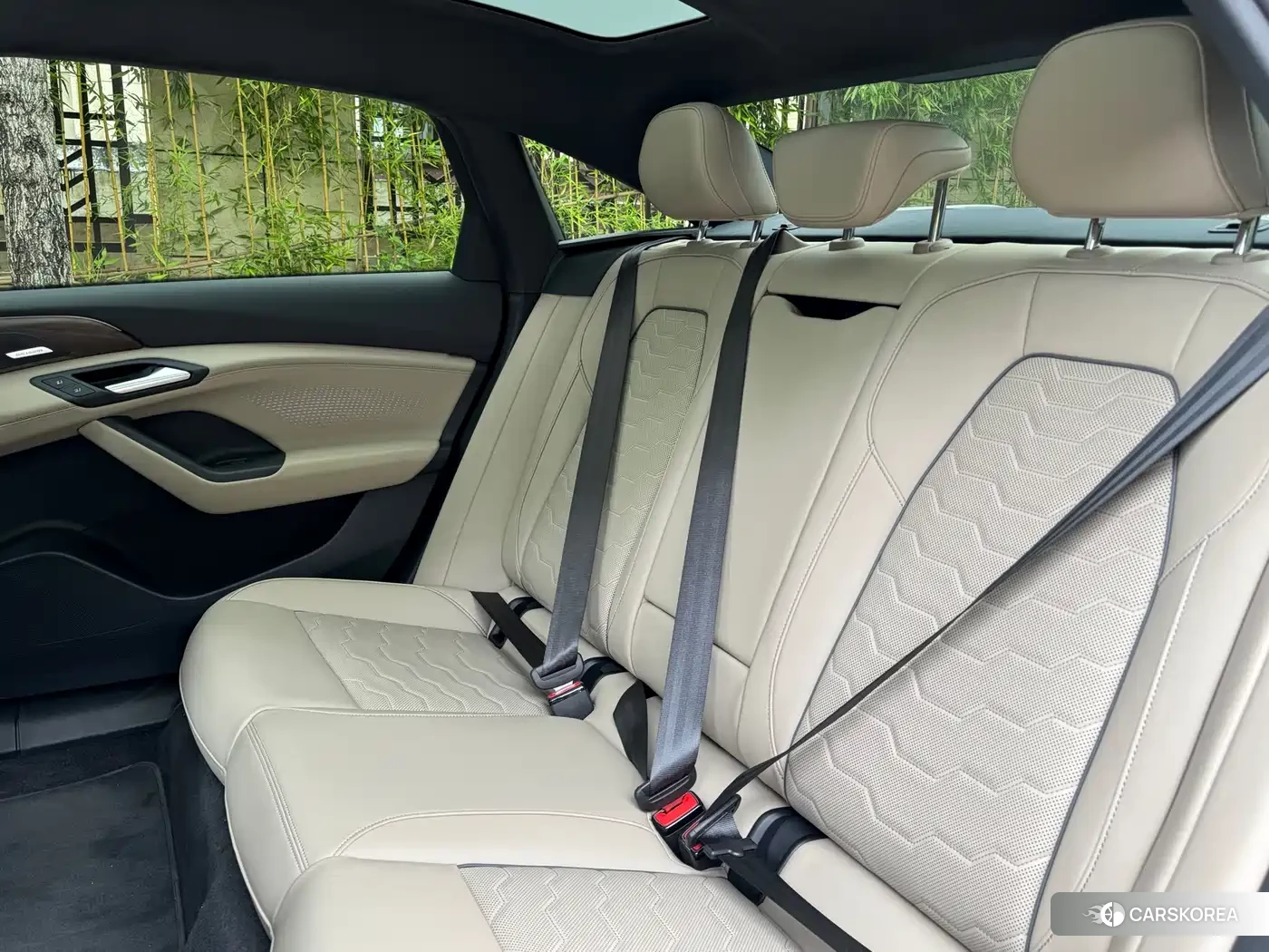 Audi A6L id 4600958 из Китая 7