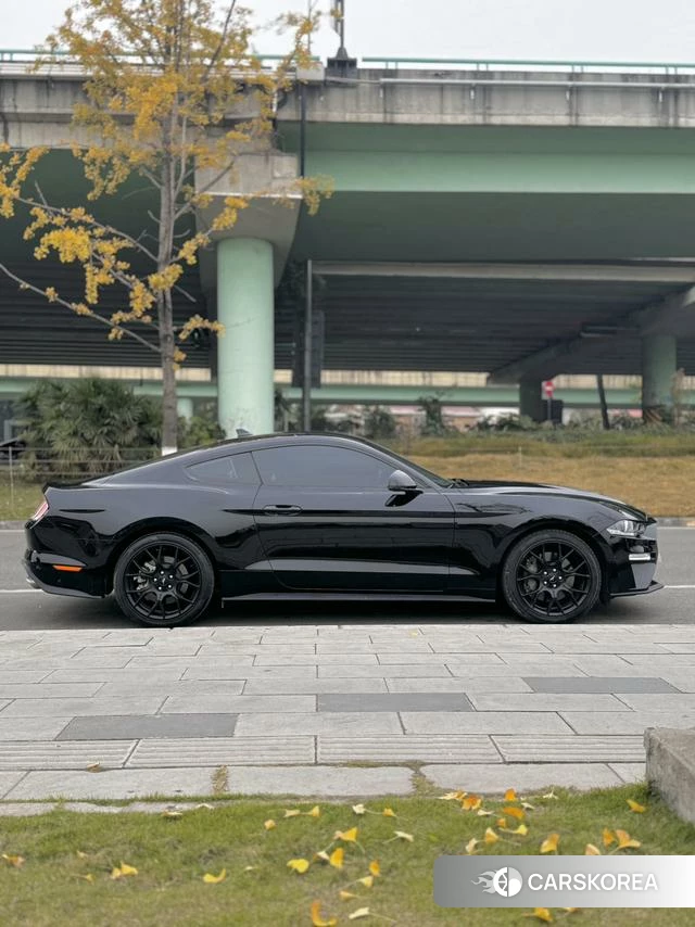 Ford Mustang 2020 Черный из Китая, фото 2