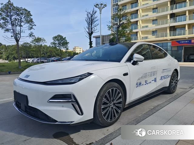 Geely Galaxy Galaxy Sparkle 8 PHEV 2025 Белый из Китая, фото 2
