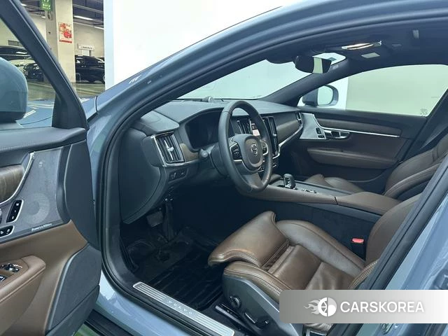 Volvo V90 2022 Темно-серый из Китая, фото 2