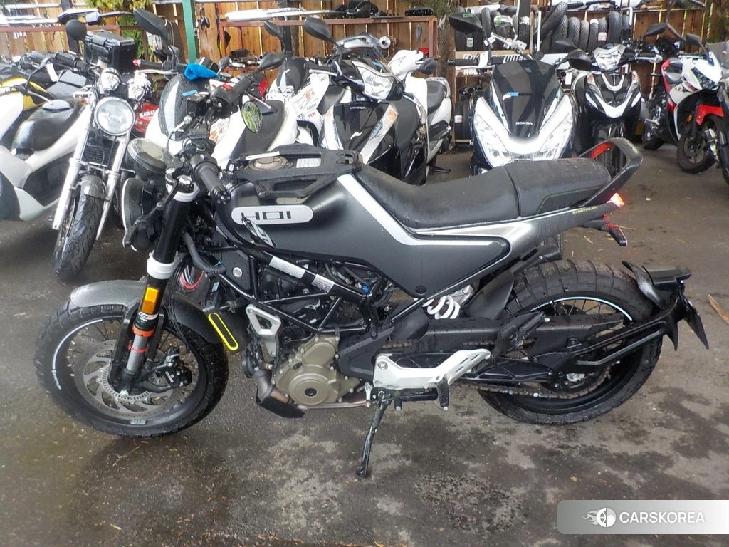 Проданный Husqvarna SVARTPILEN 401 2021 из Японии