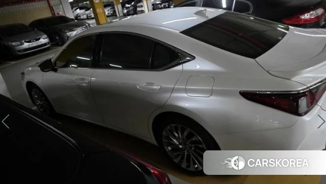 Lexus ES300h 7th generation 2024 Белый из Кореи, фото 2