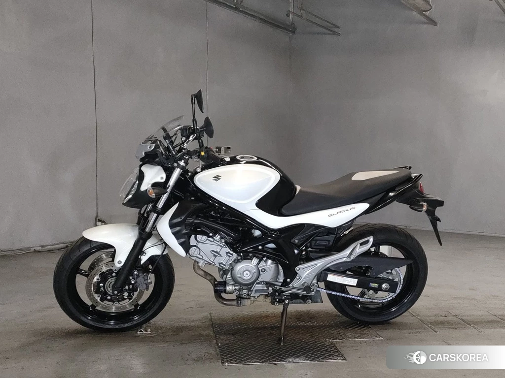 Проданный Suzuki GLADIUS 650 2013 из Японии, фото 2