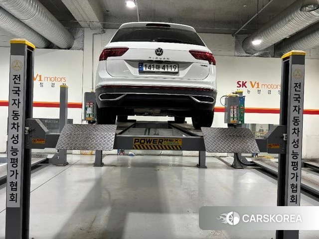 Volkswagen Tiguan second Generation 2023 Белый из Кореи, фото 2