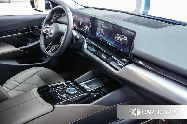 BMW 5 series 2025 Черный из Китая, фото 4