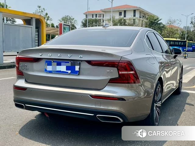 Volvo S60 2020 Шампань из Китая, фото 2