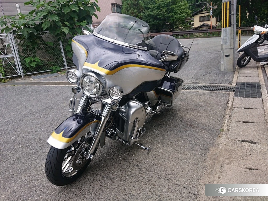 Проданный Harley-Davidson Electra Glide FLHTCUSE1800 CVO 2012 из Японии