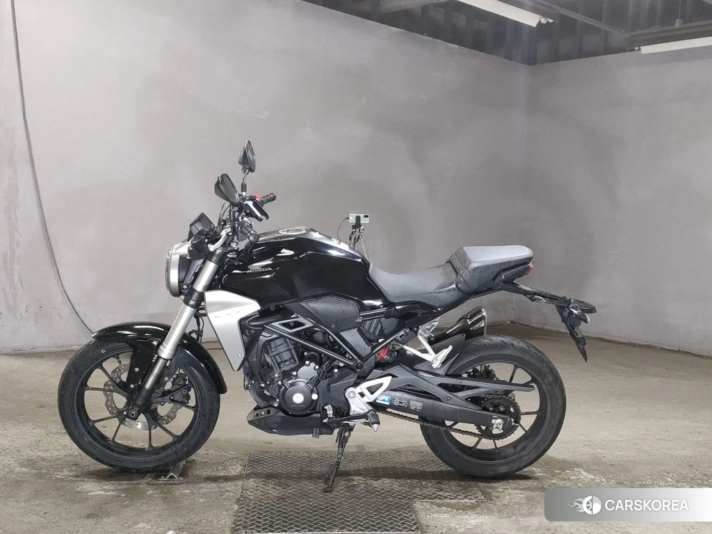 Проданный Honda CB250R 2018 из Японии, фото 2