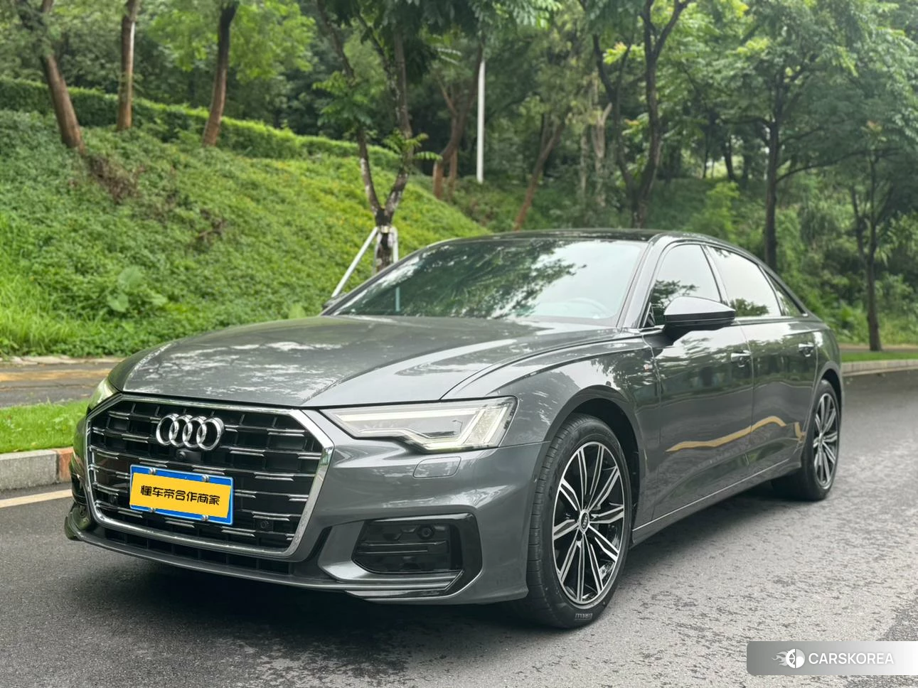 Audi A6L 2022 Темно-серый из Китая, фото 3
