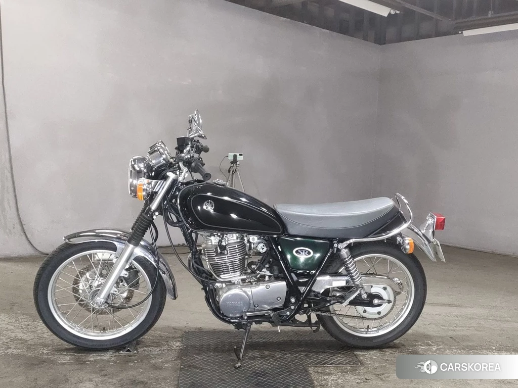 Проданный Yamaha SR 400 2017 из Японии, фото 2