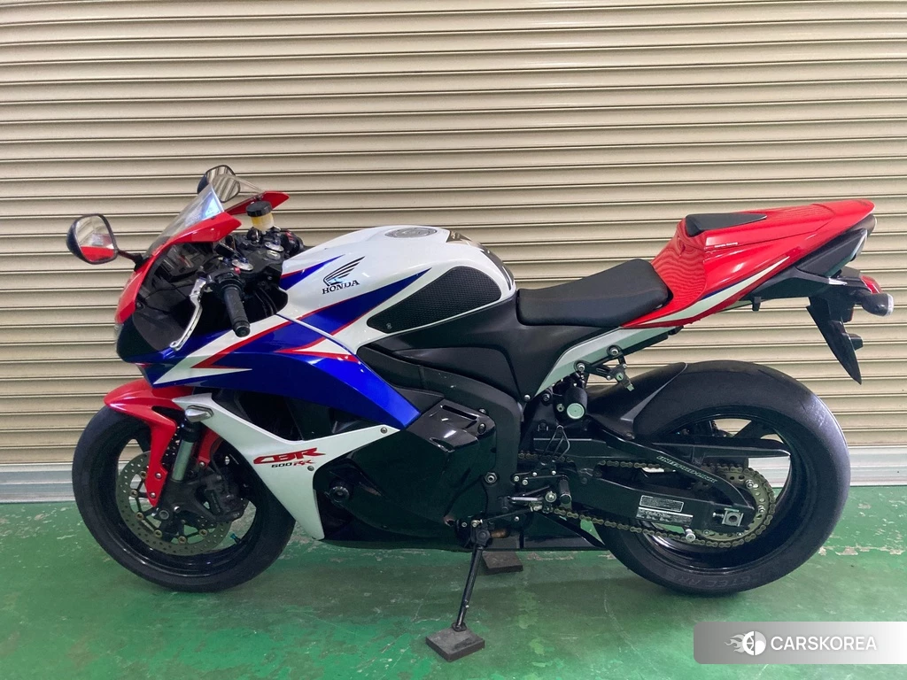Проданный Honda CBR600RR 2010 из Японии, фото 2