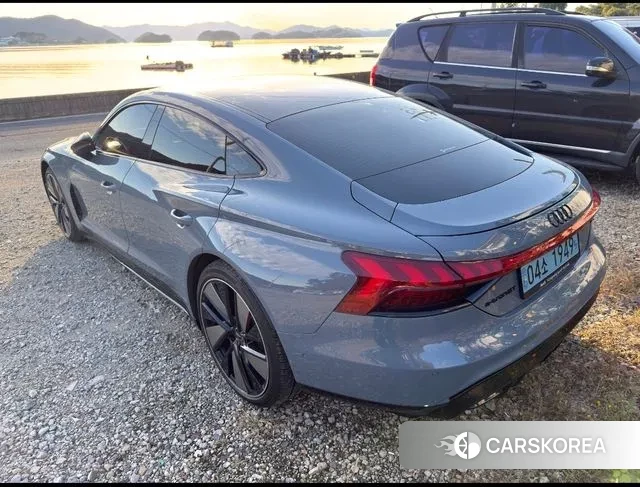 Audi e-Tron GT 2022 Небесно-голубой из Кореи, фото 5