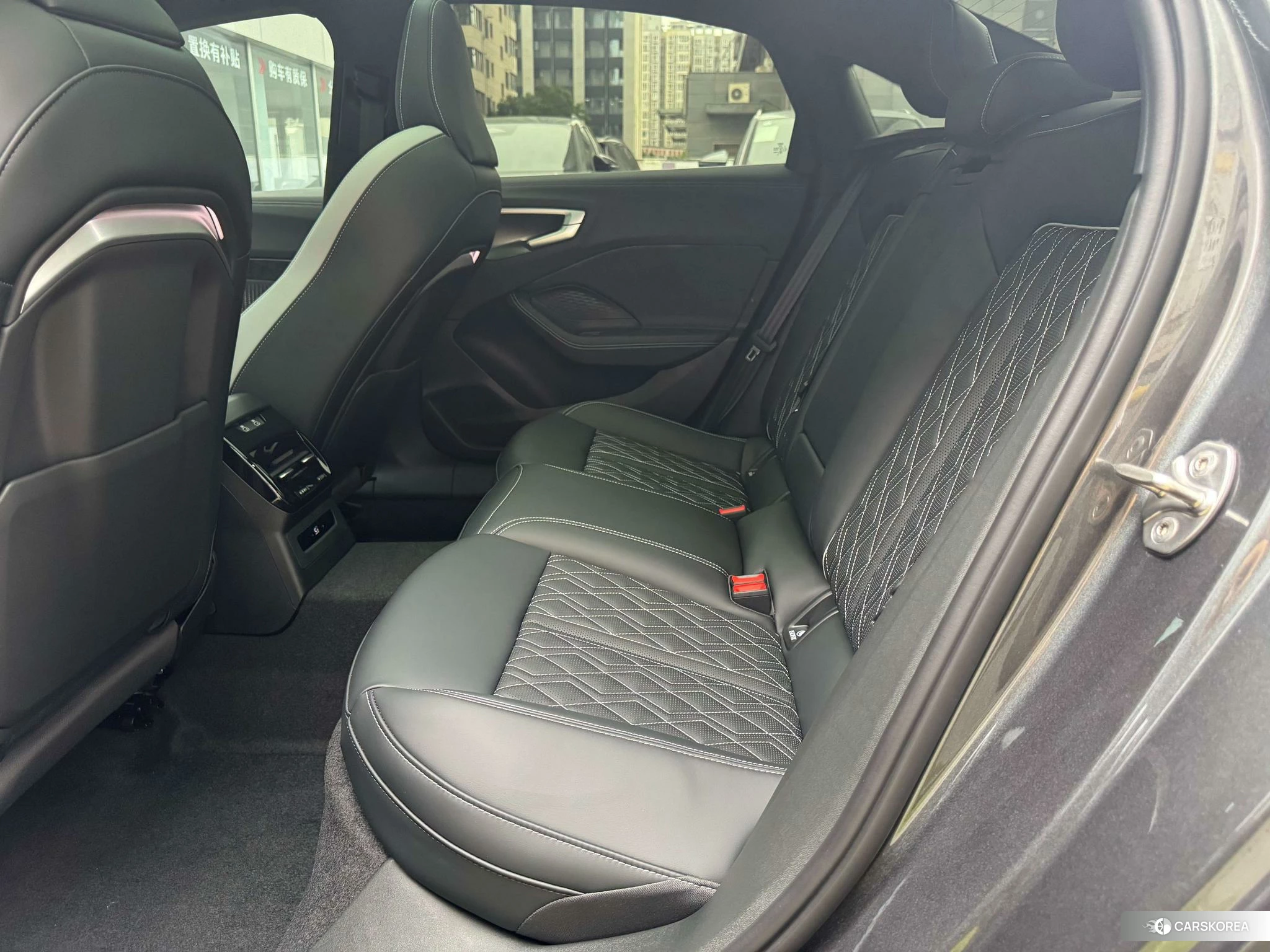 Audi A5L id 4479330 из Китая 12