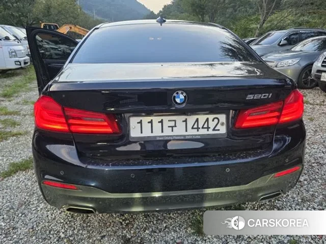 BMW 5 Series (G30) 2020 Черный из Кореи, фото 2