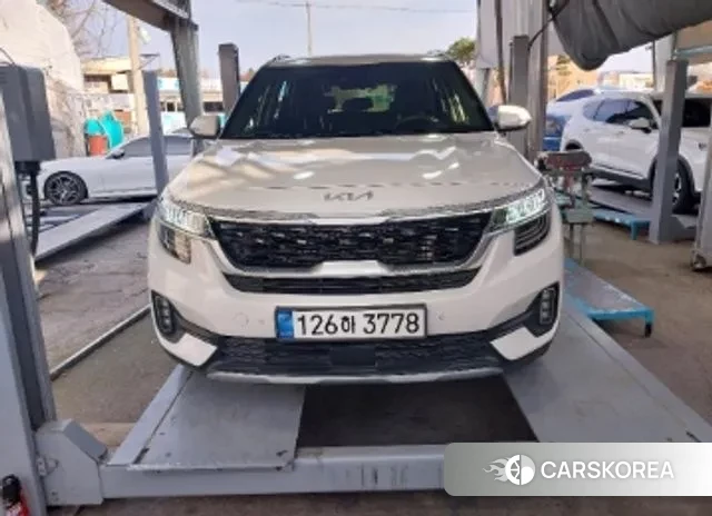 Kia Seltos 2022 Белый из Кореи, фото 2