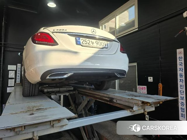 Mercedes-Benz C-Class W205 2019 Белый из Кореи, фото 2